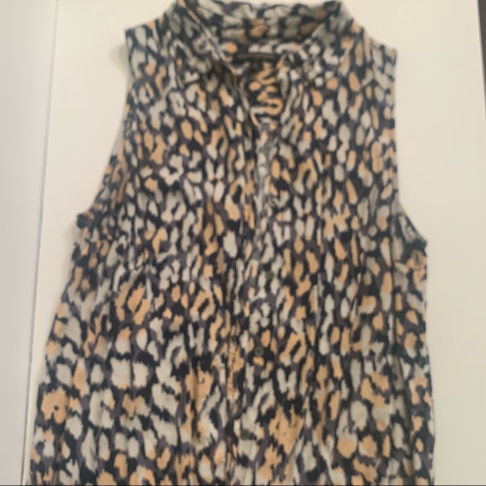 Banana Republic SleevelessMedium  Collared Button Down Top.